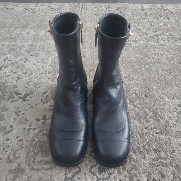 Chanel 2022 Interlocking CC Logo Boots 35 - Picture 5 of 16